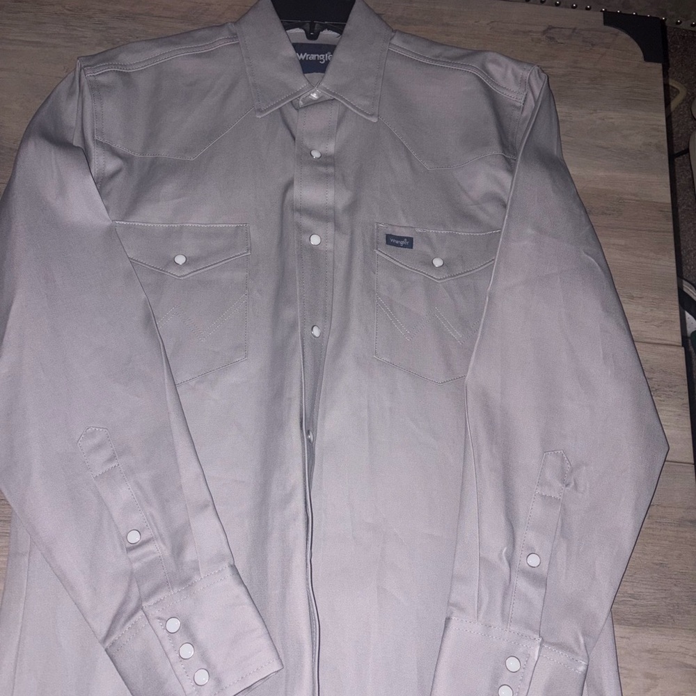 Wrangler Men's Light Gray Button Down Shirt